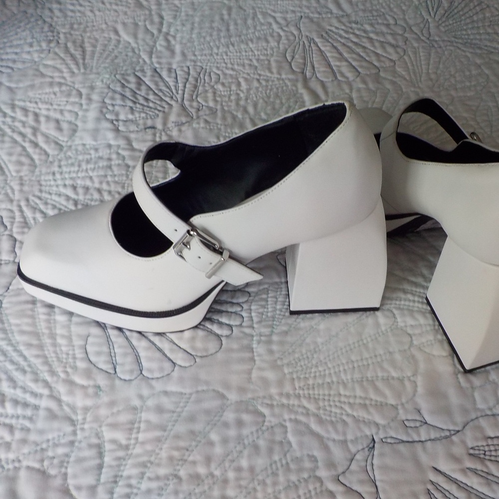 GB White Block Heel Shoes - Picture 3 of 9